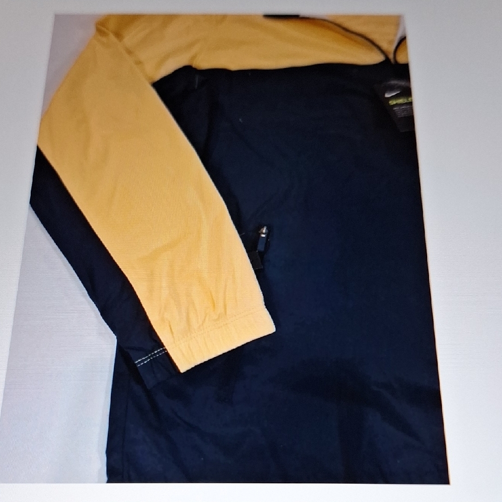 Nike Men's Yellow and Navy Windbreaker - Picture 8 of 8